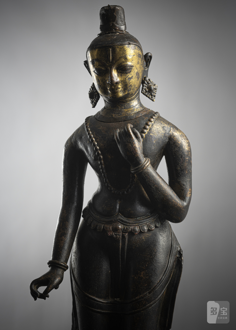 A large cast and repoussé figure of a standing deity - 图5